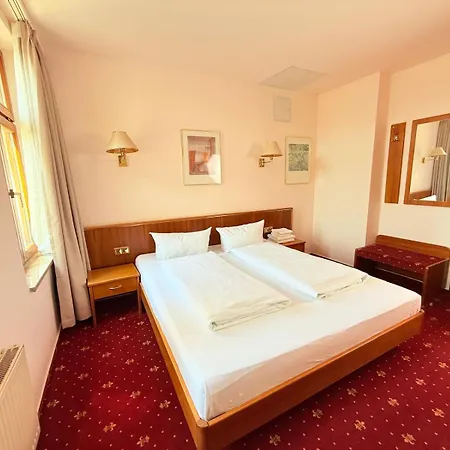 Merseburger Hof מלון 3*